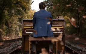 Piano on rail