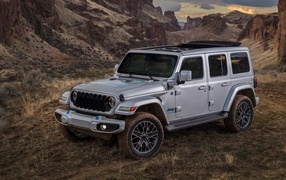 Silver 2023 Jeep Wrangler Unlimited High Altitude 4xe