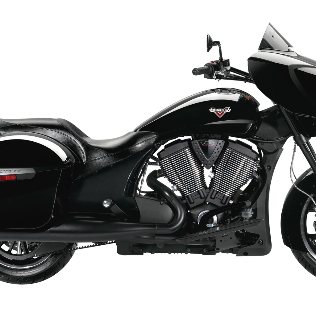 Черный электрический мотоцикл Brutus V9, 2021 на белом фоне
