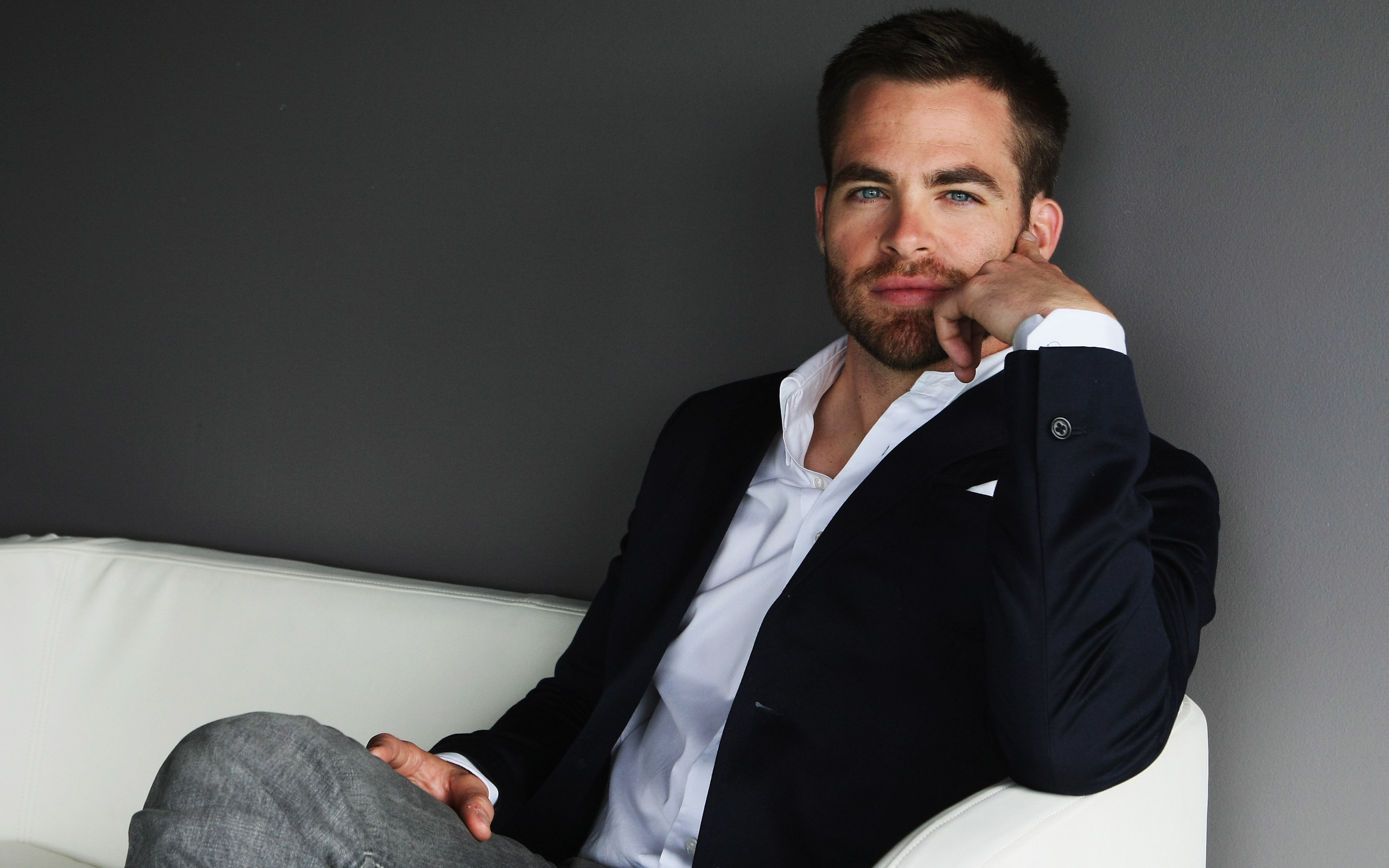 http://www.zastavki.com/pictures/2560x1600/2011/Men_Male_Celebrity_Chris_Pine_031970_.jpg