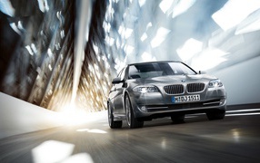 BMW на скоростной трассе