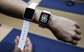 Примерка часов Apple Watch