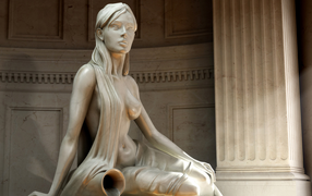 Скульптура девушка с кувшином