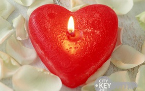 Сердце свеча на День Святого Валентина 14 февраля