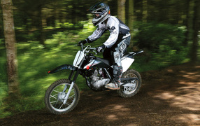 Надежный мотоцикл Suzuki DR-Z 125