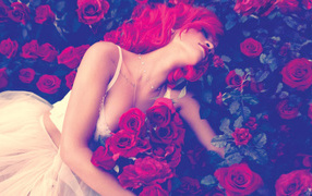 	   Singer Rihanna in roses