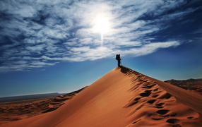 The lonely traveler in the desert