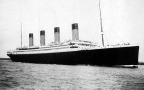 Фото еще целого Титаника