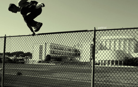 Parkurschik jumping over the fence
