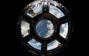 Земля в космической станции