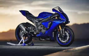 Blue motorcycle Yamaha YZF-R1, 2018