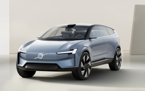Серебристый автомобиль Volvo Concept Recharge 2021 года