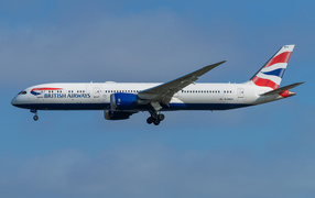 Пассажирский Boeing 787-9  авиакомпании  British Airways в небе 