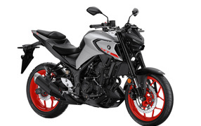 Черный мотоцикл Yamaha MT-03, 2021 года белом фоне