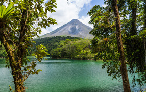 Красивый вид на вулкан Ареналь,  Коста Рика
