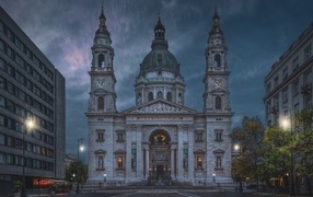 Базилика святого Стефана в сумерках, Будапешт