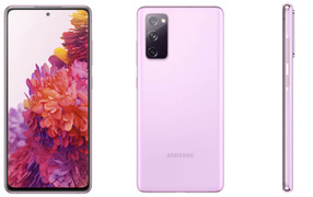 Новый розовый смартфон Samsung Galaxy S20FE на белом фоне