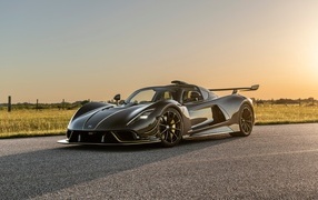 Черный спорткар Hennessey Venom F5 Revolution Roadster 2023 года