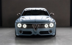 Вид спереди на автомобиль Alfa Romeo