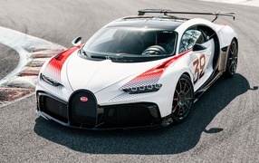 Стильный гоночный автомобиль Bugatti CHIRON