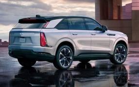Стильный дорогой автомобиль Cadillac Escalade IQ Sport 2025 года