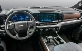 Салон автомобиля Chevrolet Silverado 2023 года