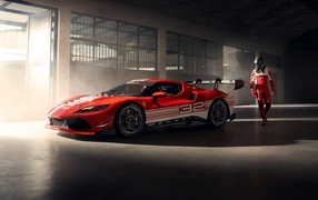 Автомобиль Ferrari 296 Challenge  в ангаре