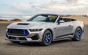 Вид  спереди на автомобиль  Ford Mustang GT California Special 2024 года