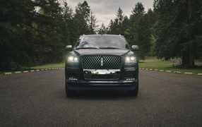 2022 Lincoln Navigator front view
