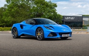 Быстрый автомобиль Lotus Emira