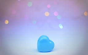 Голубое пластиковое сердце 