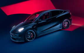 Черный автомобиль Novitec Tesla Model Y 2023  года