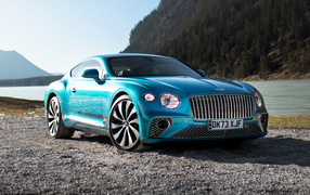 Синий автомобиль Bentley Continental GT Mulliner