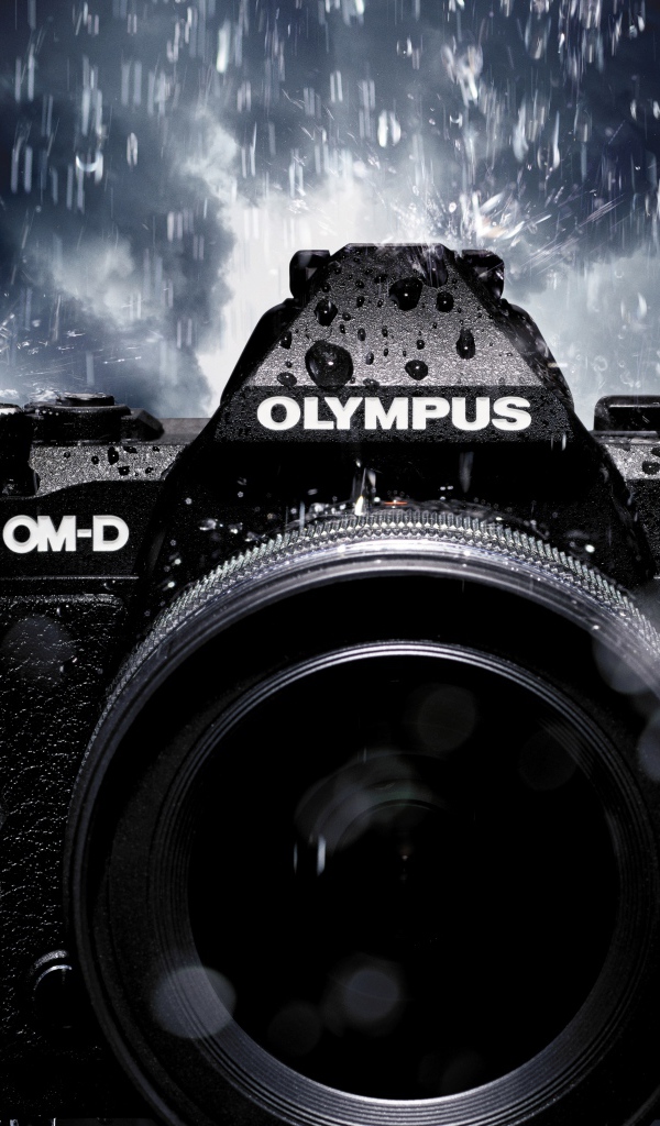 Старый фотоаппарат olympus под дождем