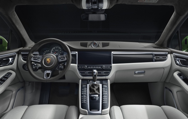 2019 Porsche Macan Turbo interior