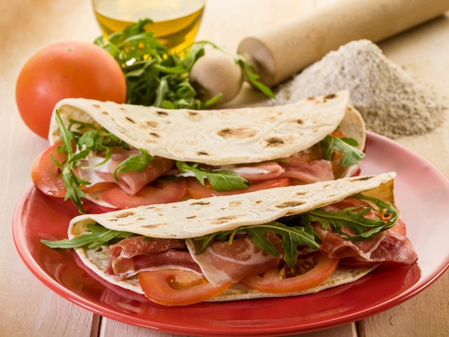 http://www.zastavki.com/pictures/640x480/2012/Food_Differring_meal_Tortilla_with_bacon_034349_29.jpg