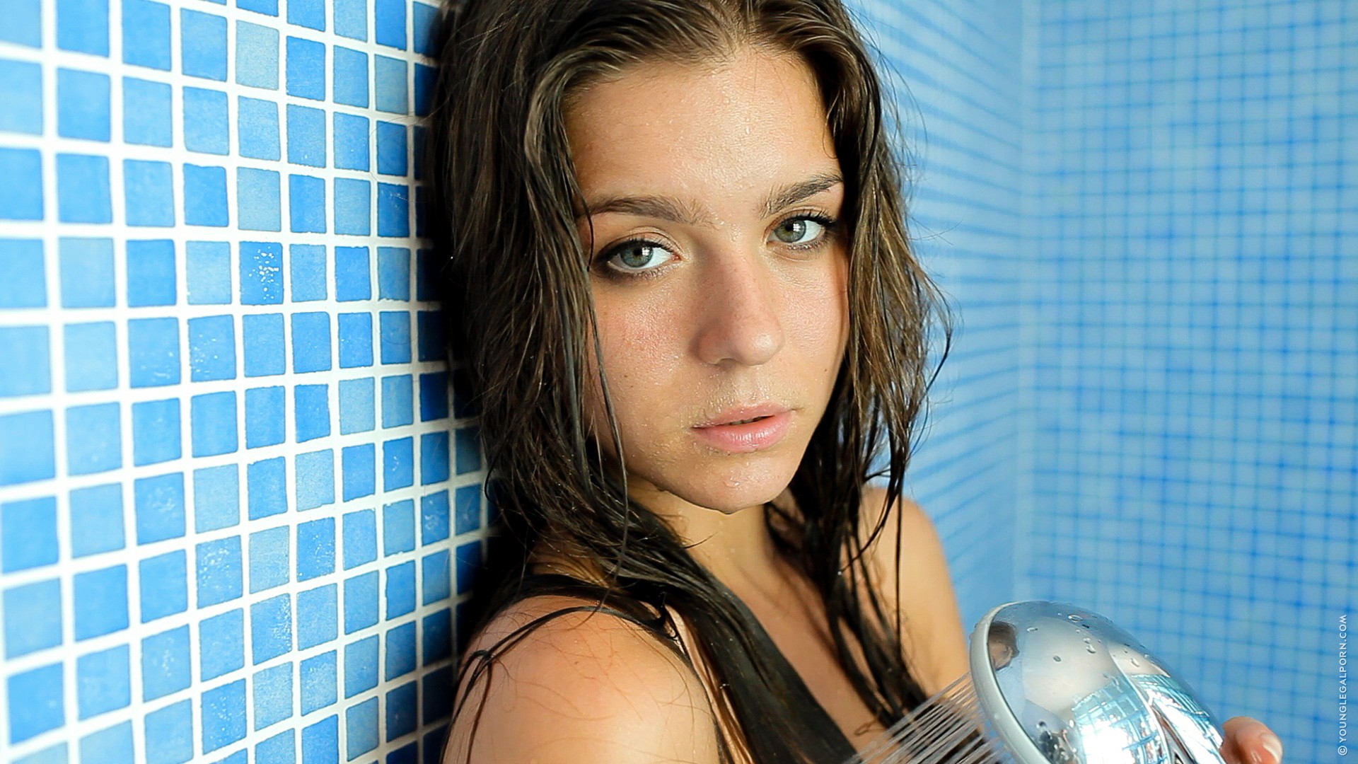 Green Eyed Brunette Is In The Shower Wallpapers And Images Wallpapers