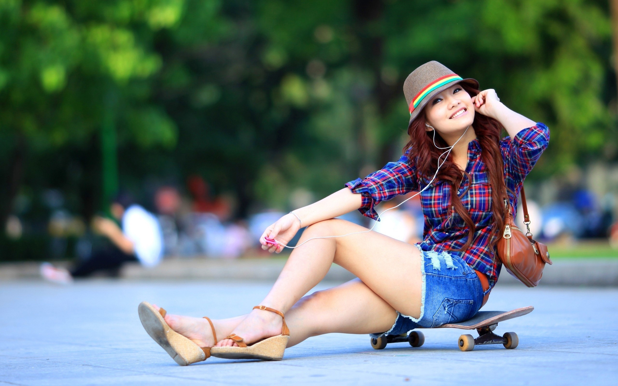 The Girl Is Sitting On A Skateboard Wallpapers And Images Wallpapers Pictures Photos