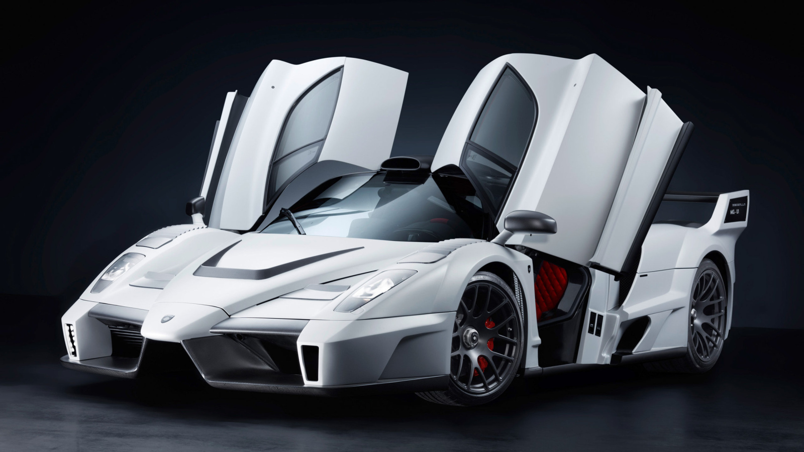 Белая Ferrari Enzo
