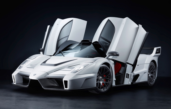 Белая Ferrari Enzo